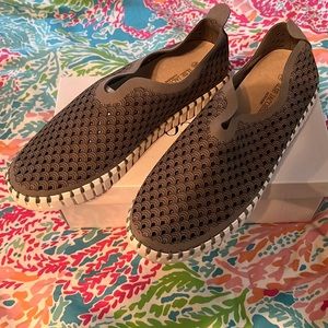 New never worn isle Jacobsen slip on shoes